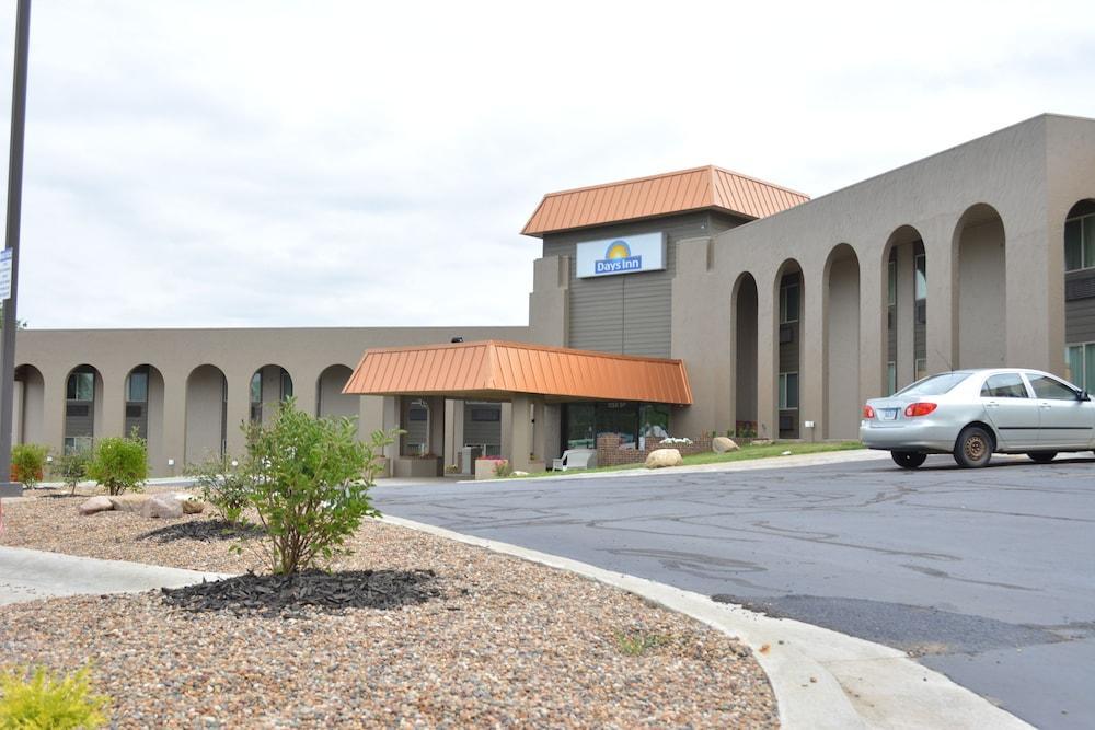 Days Inn By Wyndham Clive - West Des Moines Eksteriør bilde