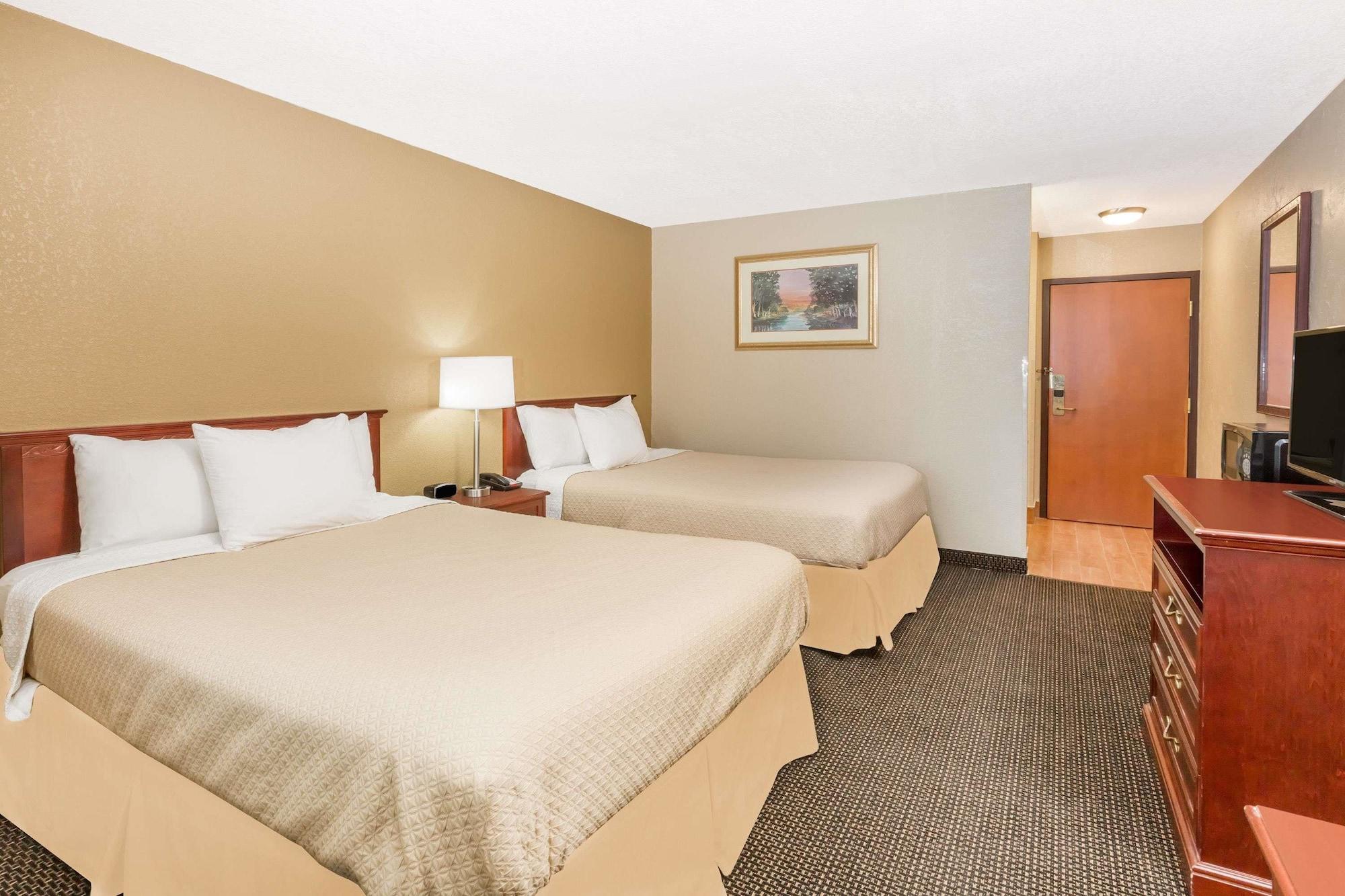 Days Inn By Wyndham Clive - West Des Moines Eksteriør bilde