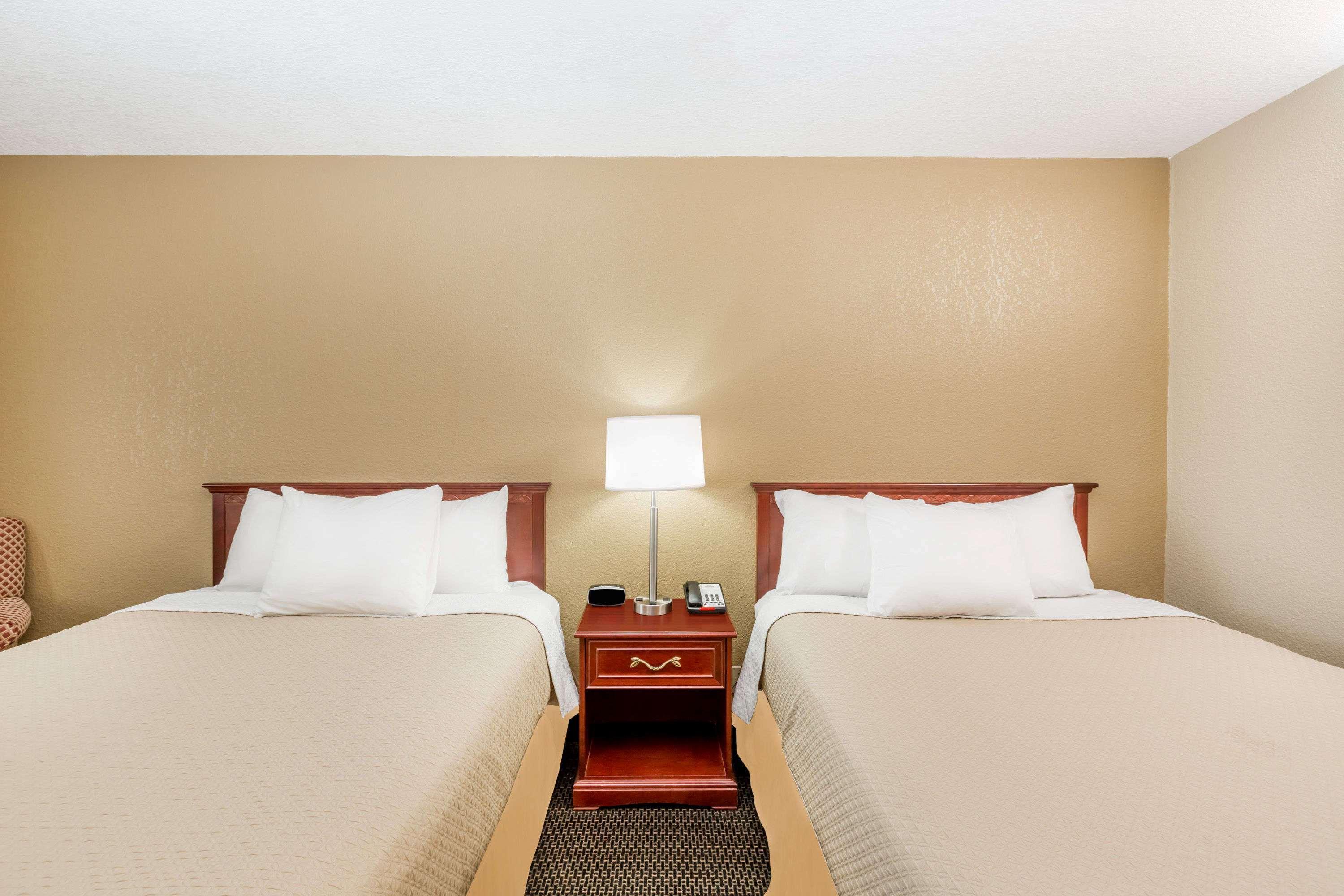 Days Inn By Wyndham Clive - West Des Moines Eksteriør bilde