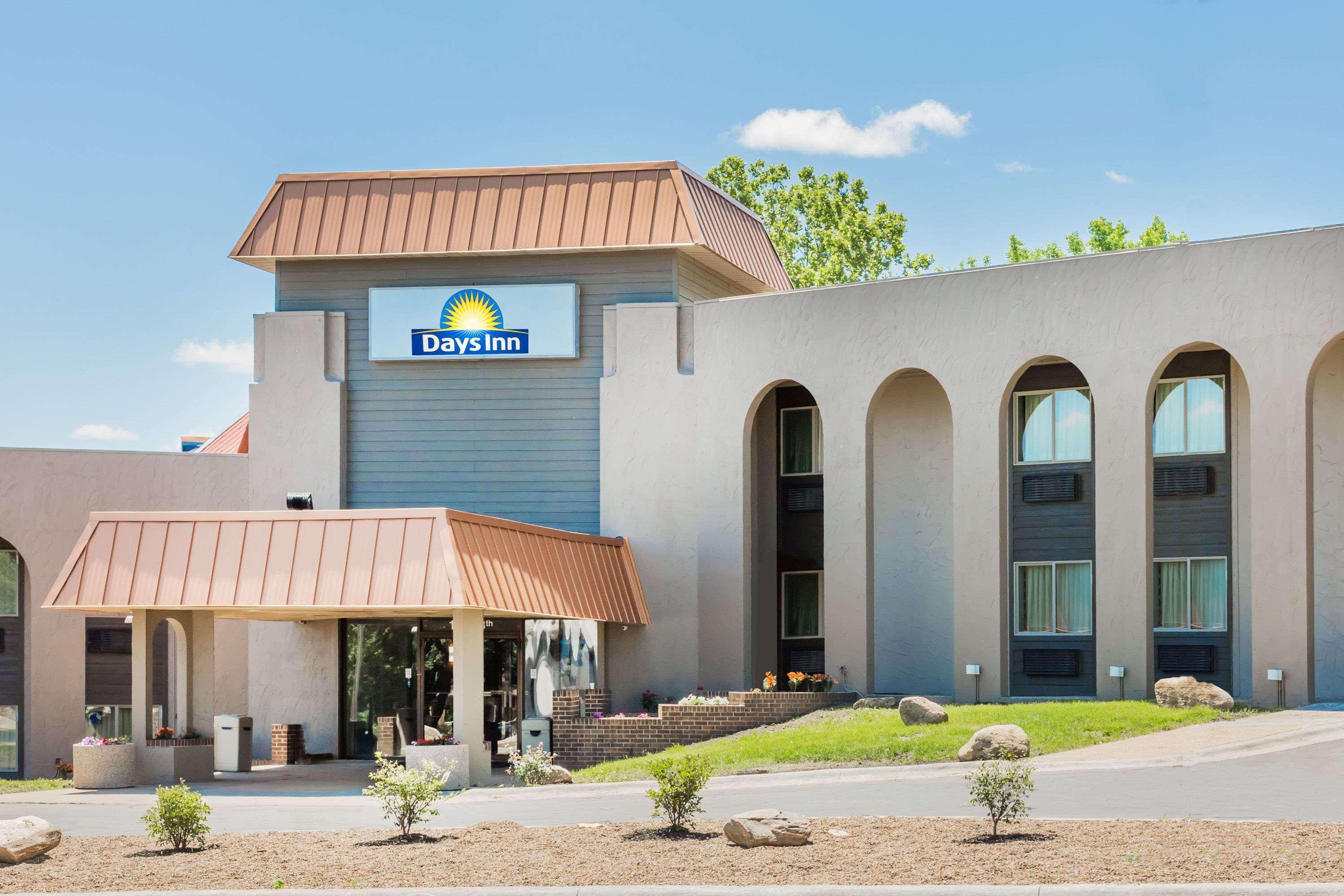 Days Inn By Wyndham Clive - West Des Moines Eksteriør bilde