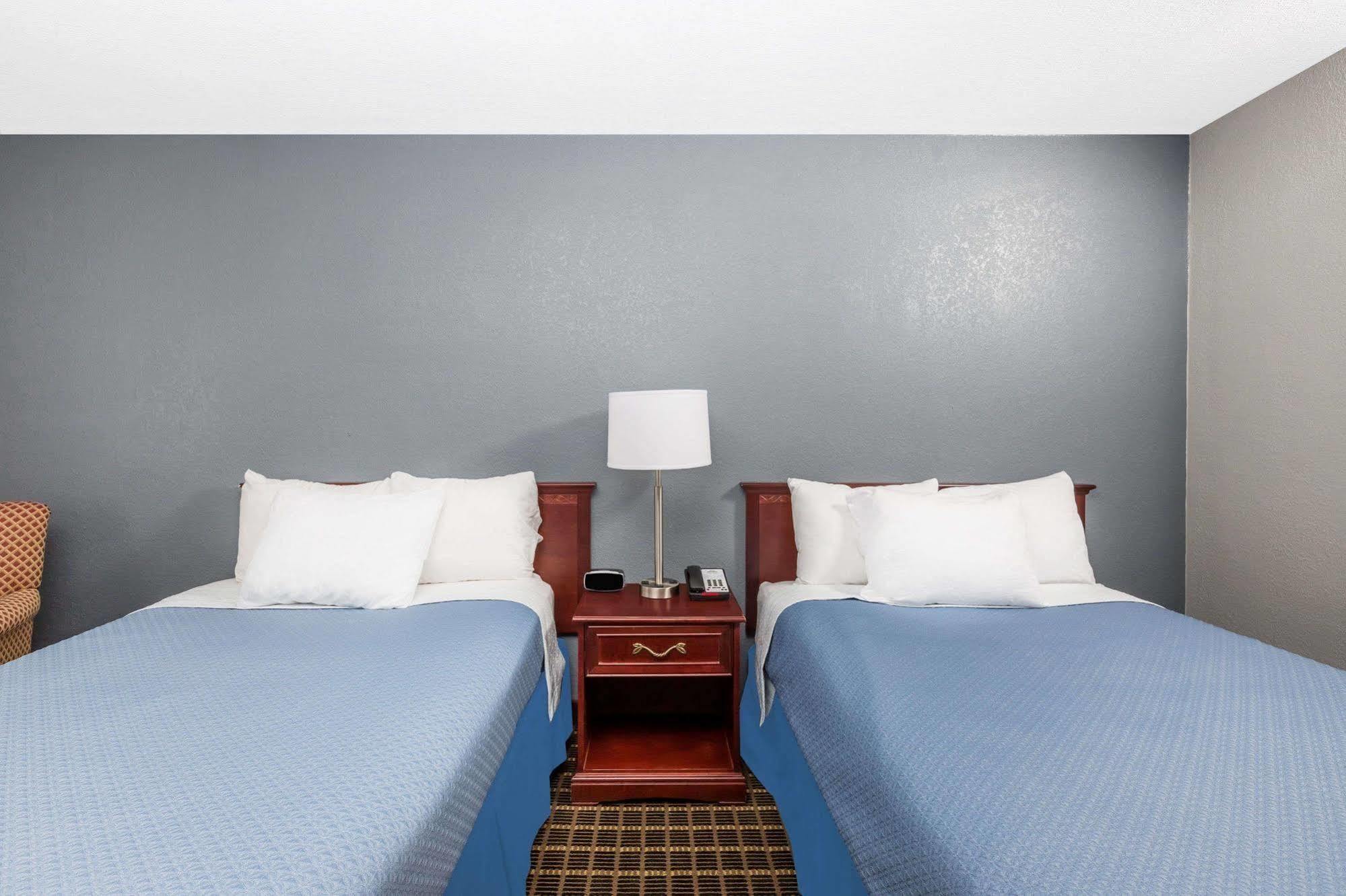 Days Inn By Wyndham Clive - West Des Moines Eksteriør bilde